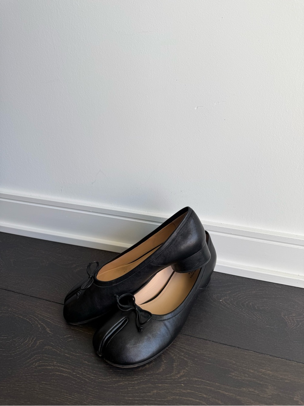 Black leather Tabi heeled shoes
